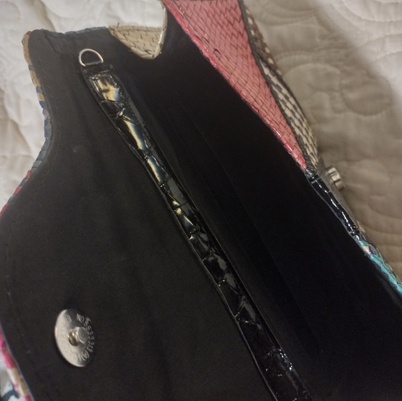 Clutch/wristlet - Picture 3 of 3